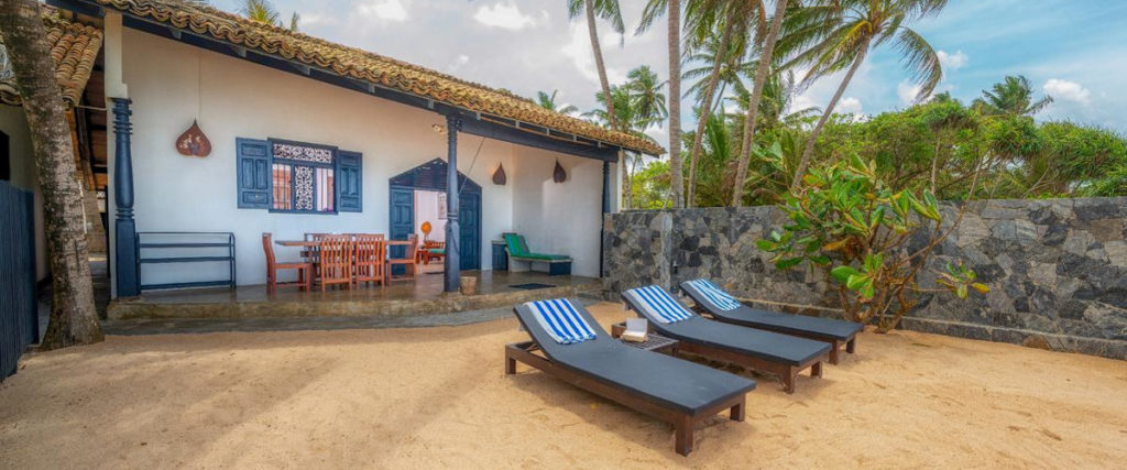 BLUE PARROT BEACH VILLA - AMBALAMGODA