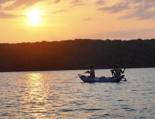 Lever de soleil sur le lagon de Pottuvil au Sri Lanka